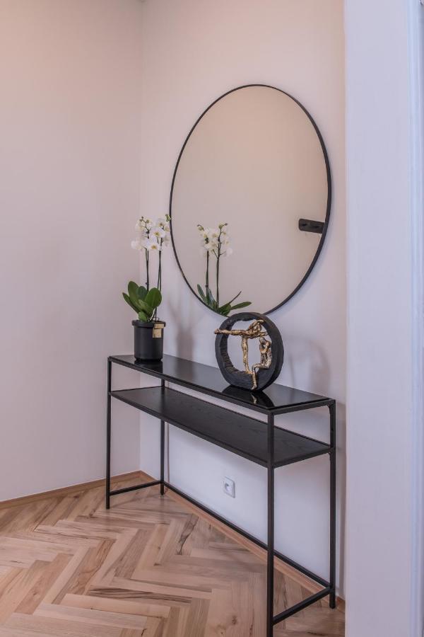 New Design - Location Wenceslas Square Appartement Praag